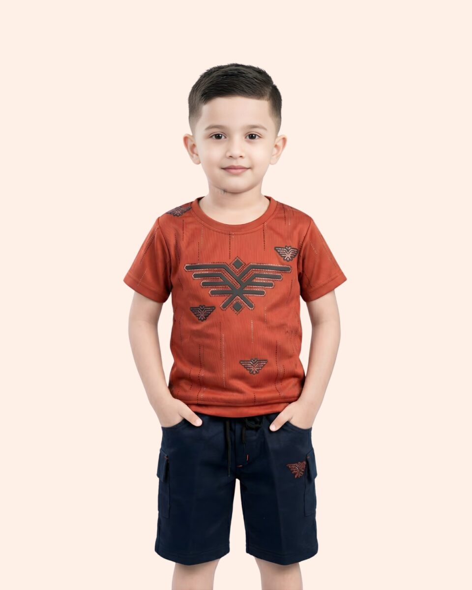 Kids rust-colored t-shirt with logo and macing shorts.